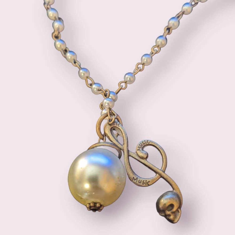 Steampunk Pearl And Skull Music Pendant